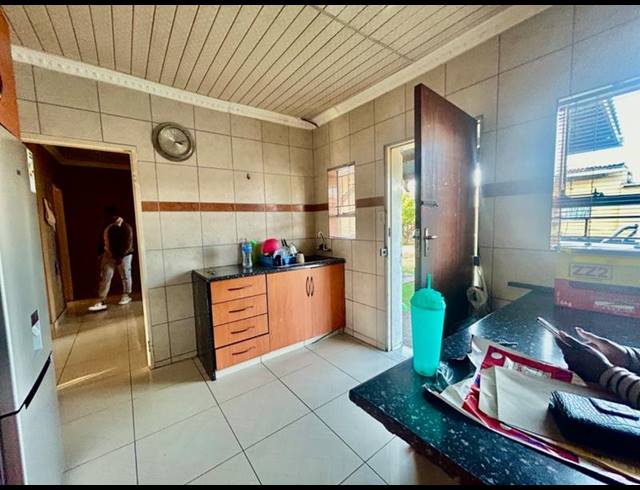 3 BEDROOM HOUSE FOR SALE IN VANDERBIJLPARK CE 2